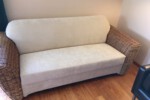 Couch mit Rattan Armlehnen neu gepolstert und bezogen. Couch